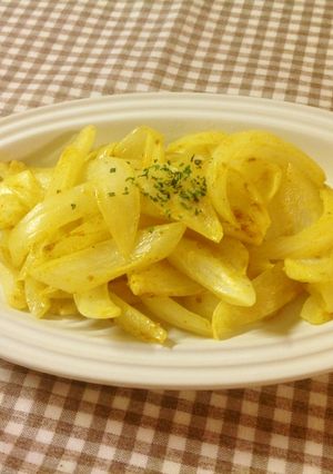 子供もパクパク♪新玉ねぎのカレー炒め-レシピのメイン写真