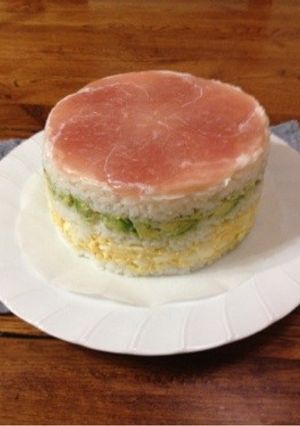 生ハム・アボカドで☆ま～るい押し寿司-レシピのメイン写真