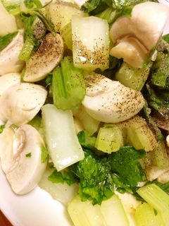 セロリとマッシュルームのレモンサラダ-レシピのメイン写真