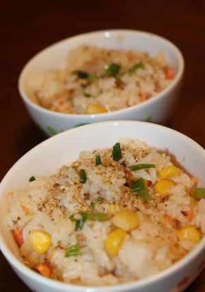 コーンと鮭の簡単味ｺﾞﾊﾝ-レシピのメイン写真
