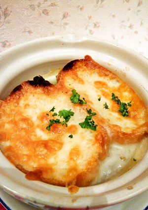 新玉ねぎで丸ごとグラタンスープ-レシピのメイン写真