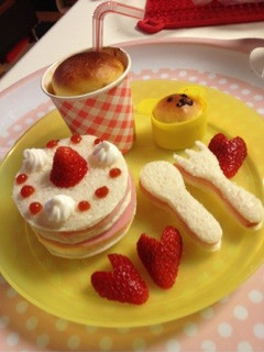 簡単!パンでデコレーションケーキ風-レシピのメイン写真