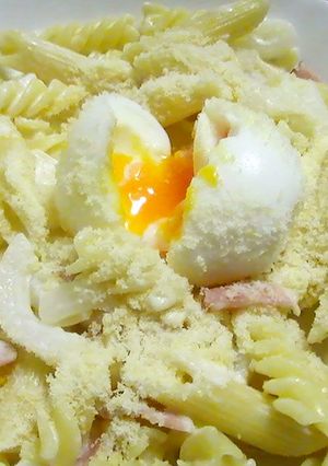 新玉ねぎとベーコンのクリームパスタ+温卵-レシピのメイン写真