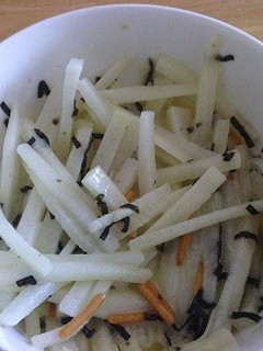【箸休めに】お茶漬けの素で簡単大根サラダ-レシピのメイン写真