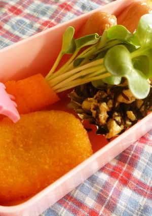 お弁当を彩る★貝割れの人参くるくる花束♪-レシピのメイン写真
