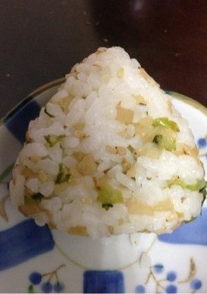 大根の葉とたくあんのおにぎり-レシピのメイン写真