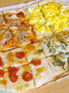 どれから食べる?キングサイズの4種ピザ-レシピのメイン写真