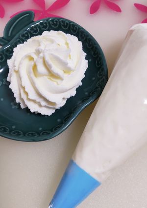 簡単カラー色々♪生チョコホイップクリーム-レシピのメイン写真