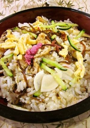 筍、いなり揚げ入りちらし寿司-レシピのメイン写真