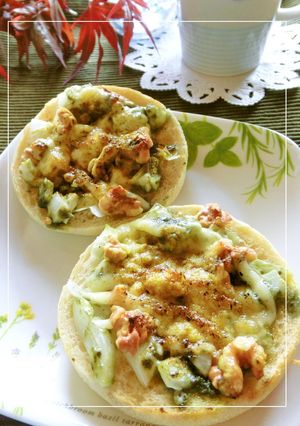コロ²新玉葱と胡桃のバジルカレートースト-レシピのメイン写真