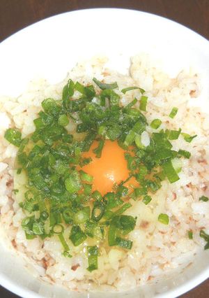 意外な組み合わせ・梅マヨ卵かけご飯-レシピのメイン写真