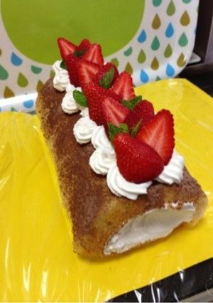 苺のデコレーション♡ロールケーキ-レシピのメイン写真