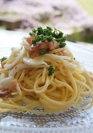 新玉ねぎとスモークサーモンのパスタ-レシピのメイン写真