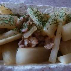 รูปของ 大根と豚こま切れの炒め物