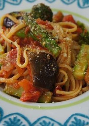 ストウブで野菜たっぷりトマトソースパスタ-レシピのメイン写真
