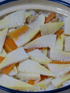 100均土鍋で簡単一人分 旬の筍ご飯-レシピのメイン写真