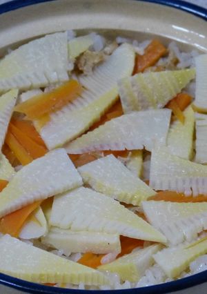 100均土鍋で簡単一人分　旬の筍ご飯-レシピのメイン写真