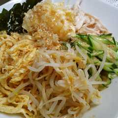 รูปของ 手作りタレで　ポテトサラダ入り冷やし中華