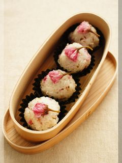 * お花見・手土産に ♥ 桜おむすび♪-レシピのメイン写真