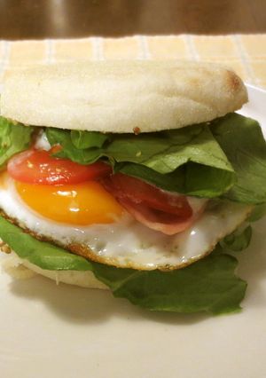 マフィンで作るＢ.Ｌ.Ｔ.サンドイッチ-レシピのメイン写真
