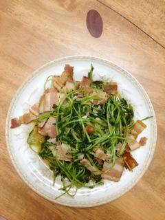 豆苗とベーコンの炒め物-レシピのメイン写真