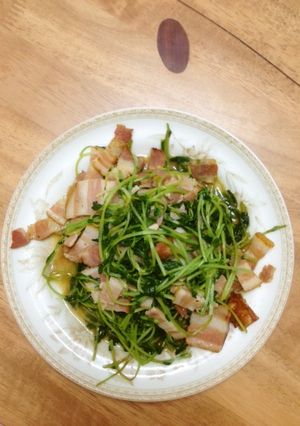 豆苗とベーコンの炒め物-レシピのメイン写真