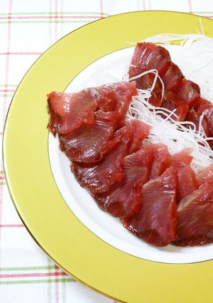 風味タップリの胡麻だれで♪カツオの刺身-レシピのメイン写真