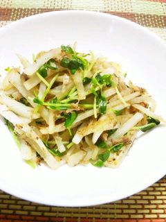 お弁当にも♪*豆苗と大根のおかか炒め*-レシピのメイン写真