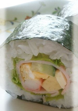 サラダ巻が食べたい♪（アボカド入り太巻）-レシピのメイン写真