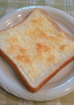 粉チーズとクリームチーズと蜂蜜のトースト-レシピのメイン写真