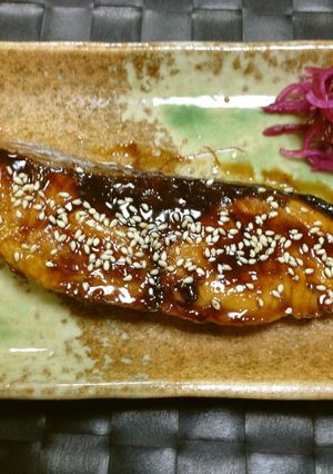 こってりとした甘辛味！ブリの照り焼き-レシピのメイン写真