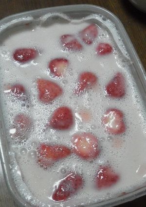 瞬のイチゴ豆乳寒天-レシピのメイン写真