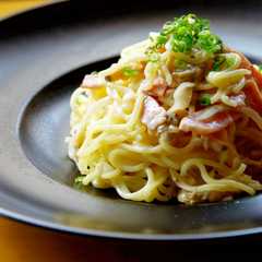 รูปของ 焼そばで仕上げる！アサリのクリームパスタ