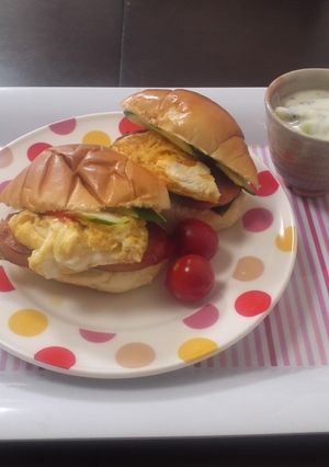 ロールパンとベビーハムでサンドイッチ☆-レシピのメイン写真