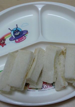 手づかみ食べに！手の汚れない食パンサンド-レシピのメイン写真