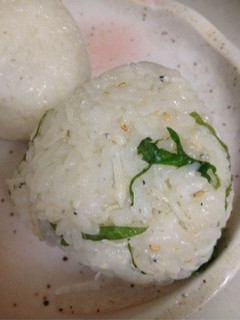 しらすと大葉の胡麻の香りおにぎり-レシピのメイン写真