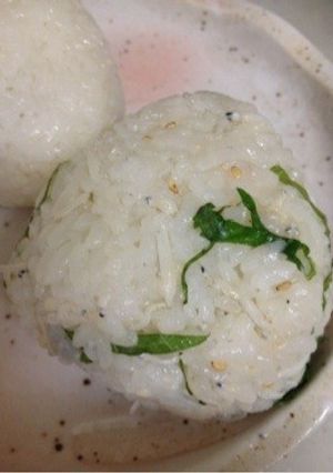 しらすと大葉の胡麻の香りおにぎり-レシピのメイン写真