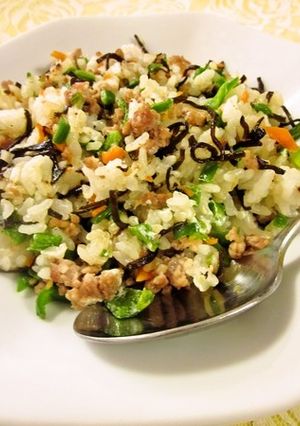 ピーマンとひき肉の塩こんぶ炒飯-レシピのメイン写真
