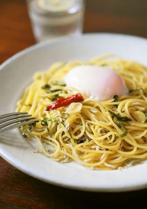 温玉のせ☆しらすと大葉の和風パスタ-レシピのメイン写真