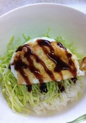キャベツ目玉焼きソース丼-レシピのメイン写真
