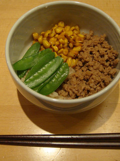 ちょっと変わった3色丼-レシピのメイン写真