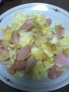 簡単☆魚肉ソーセージのキャベツバター炒め-レシピのメイン写真