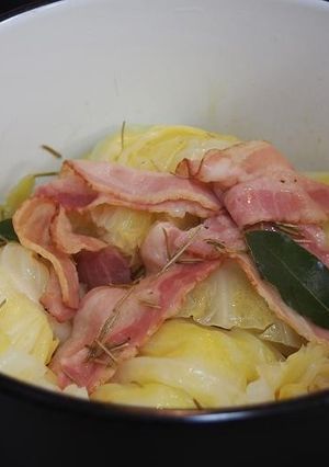 春キャベツとベーコンのローズマリー蒸し-レシピのメイン写真