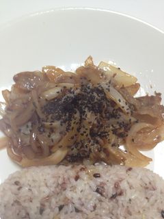 新玉ねぎとしゃぶしゃぶ肉の赤ワイン焼き-レシピのメイン写真
