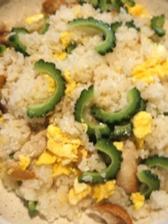 苦くない♪鶏皮とゴーヤのチャーハン-レシピのメイン写真