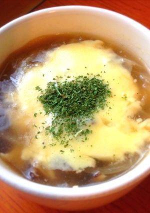 自宅で簡単、オニオングラタン風スープ-レシピのメイン写真