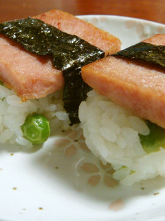 豆ご飯でスパムおにぎり-レシピのメイン写真