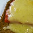 新玉葱とカニカマのチーズトースト