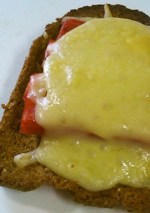 新玉葱とカニカマのチーズトースト-レシピのメイン写真
