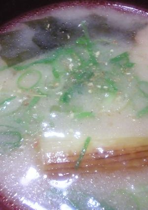 ごま油風味の白ネギとわかめのお味噌汁♪-レシピのメイン写真